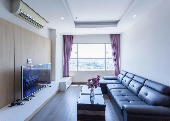Sunrise City 2 Phong Co The Su Dung Ho Boi, San Tennis Mien Phi